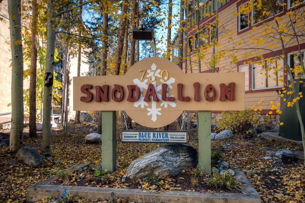 Snodallion 25 - Walk to Slopes/Walk to Town by RedAwning