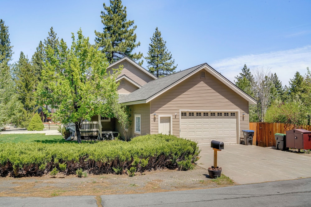 5 Mi to Northstar Resort! Family Home w/ Hot Tub