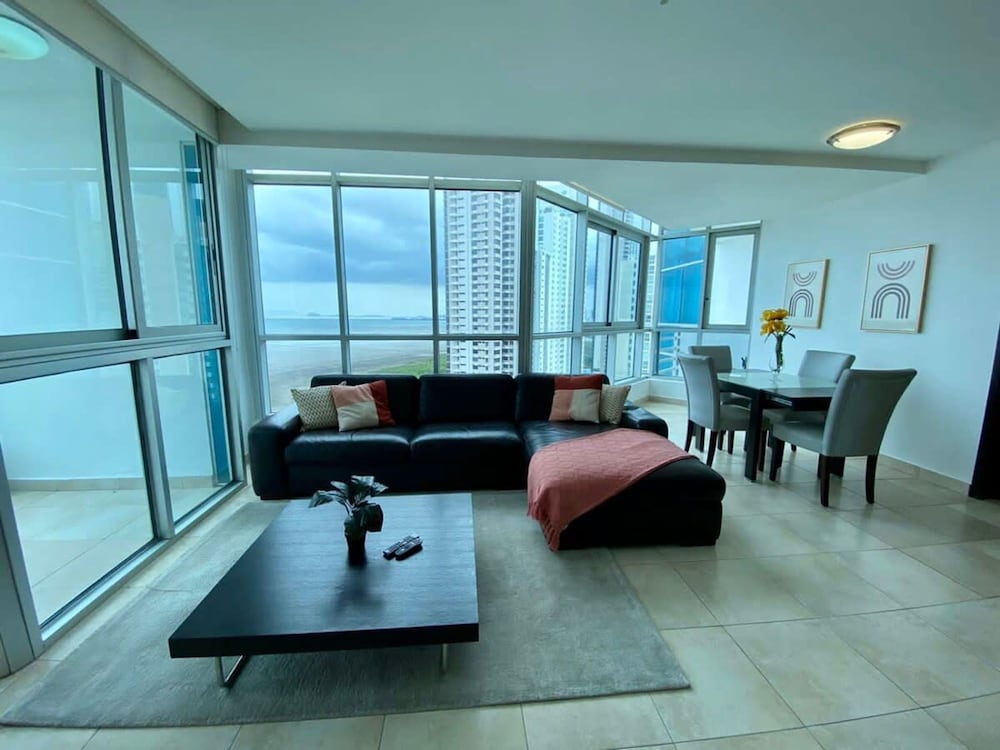 Mar Rojo I 2 Bedroom in Costa del Este