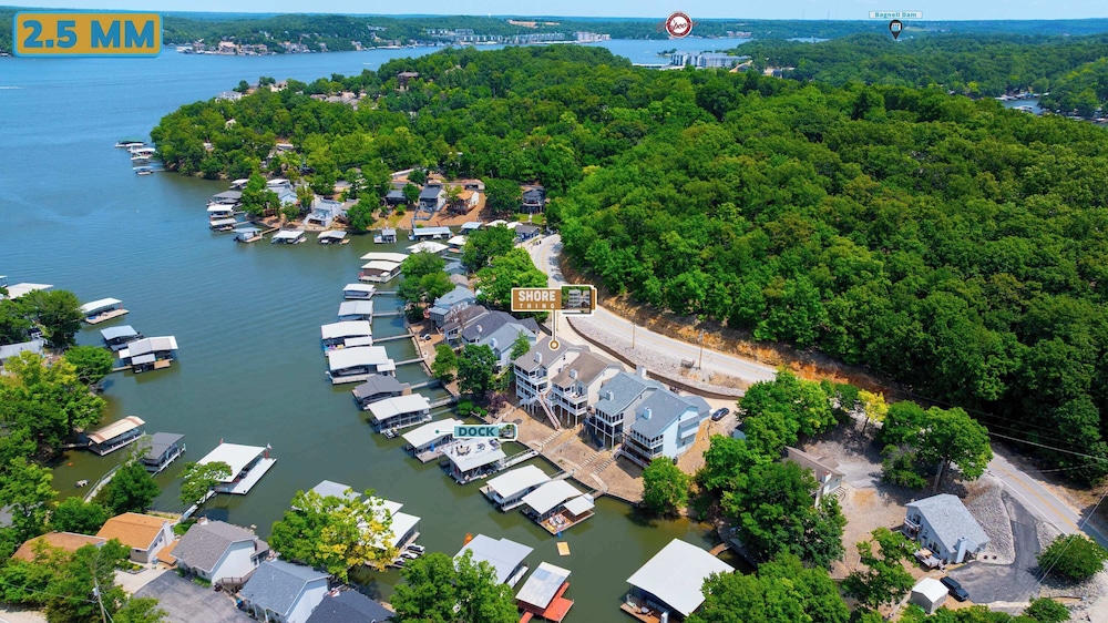 Shore Thing - Lakefront for 12