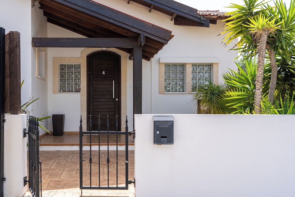 Lumina 2-BR Villa and Pool in Ayia Napa