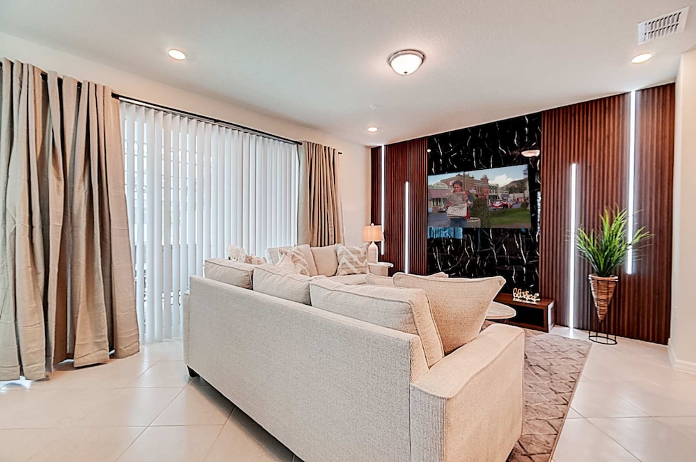 16101 Dream Home Perfect for Families Near Disney Water Parks