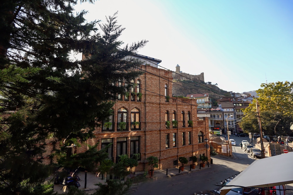 1 Bedroom Apartment near Sulfur Baths view 4