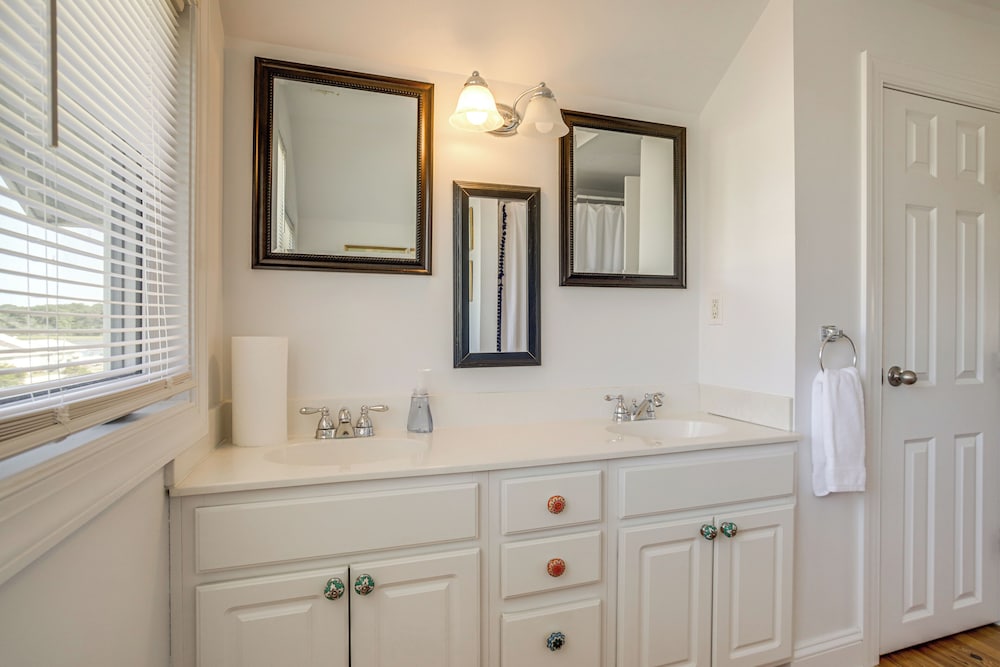 < 1 Mi to Boat Ramp: Coastal Virginia Hideaway