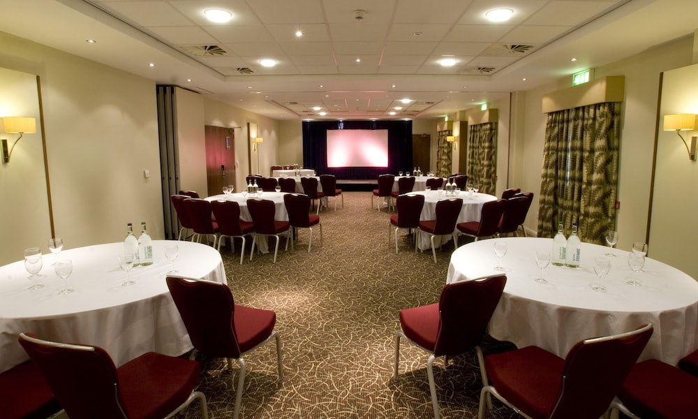 Luton Vacations - Hilton Garden Inn Luton North, United Kingdom - Property Image 4