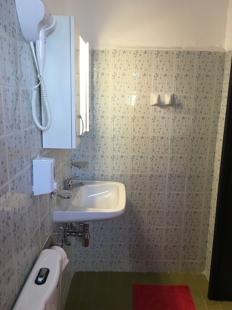 Spiros rooms