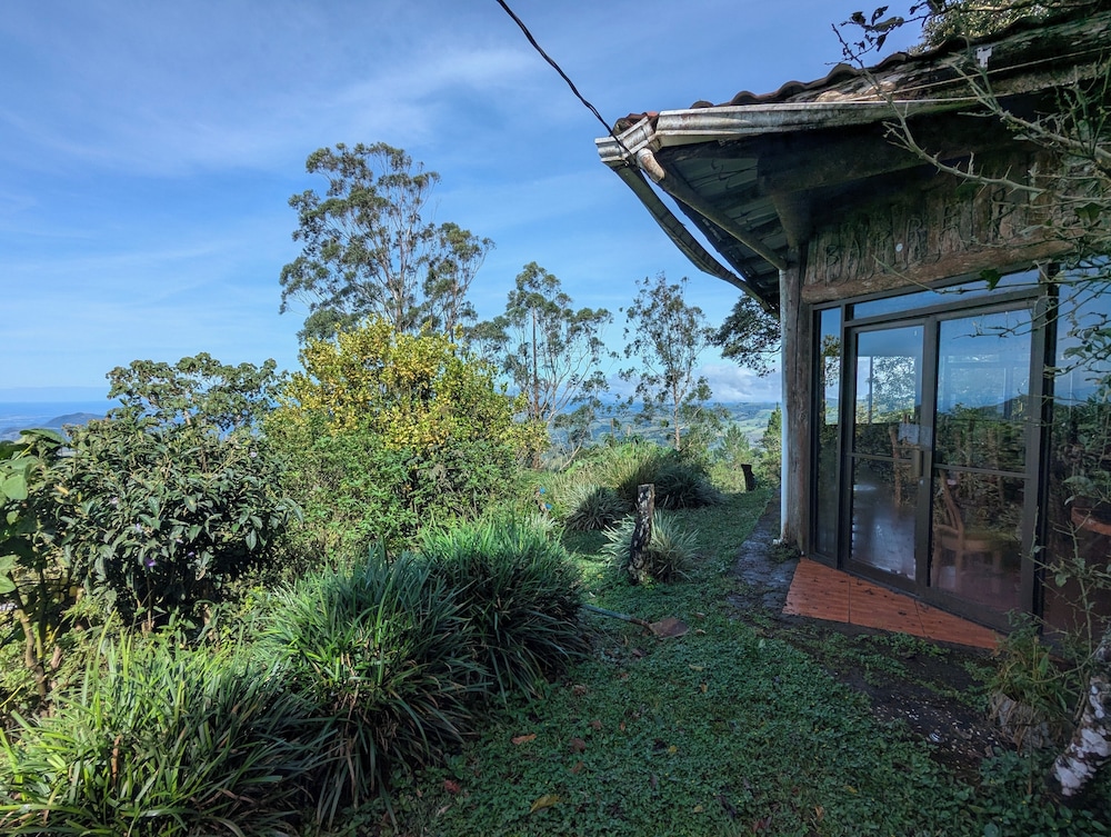 Campos de Oro Wilderness Lodge