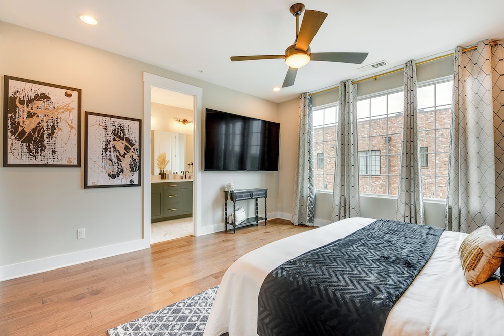 Chic Atlanta Vacation Rental ~ 1 Mi to Downtown!