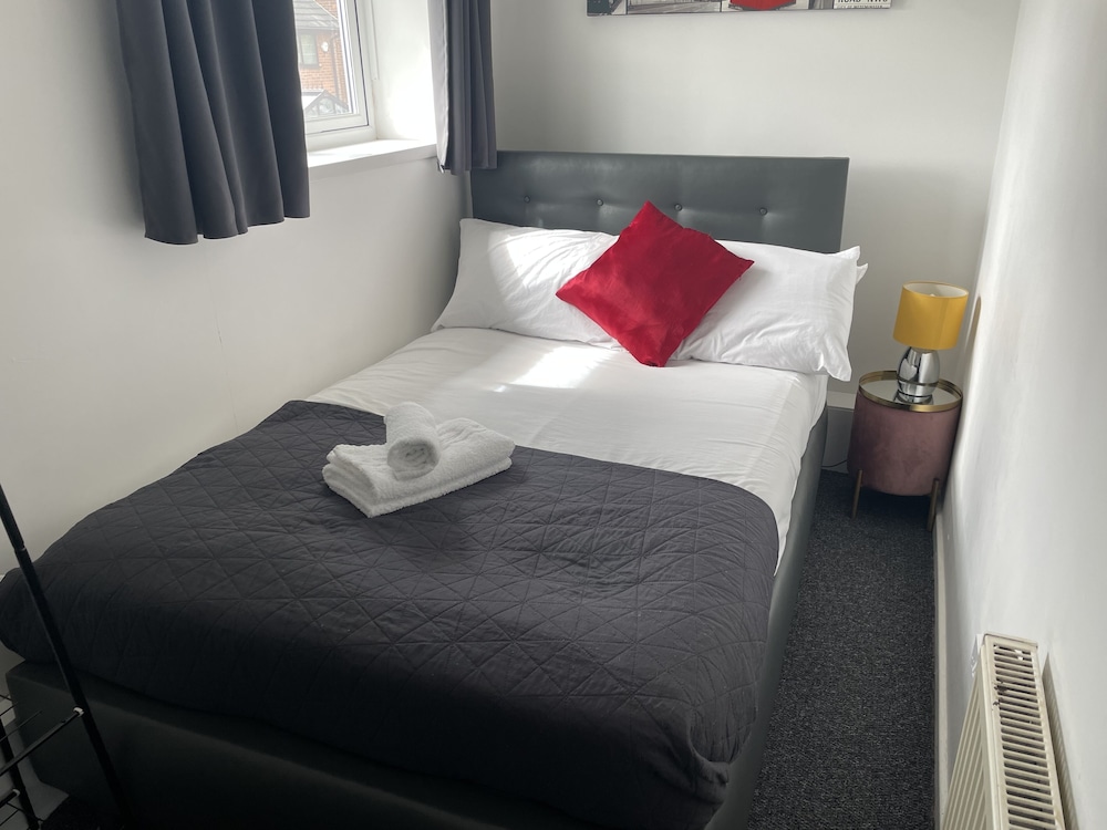 Eastfield Mews by Wv1 Stays 3 Beds up to 5 Guests view 3