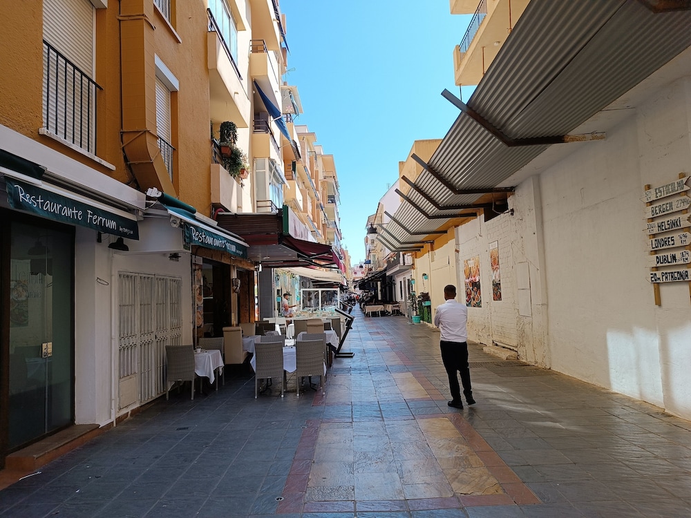 Amazing & Renovated 2-bedroom Flat in Fuengirola