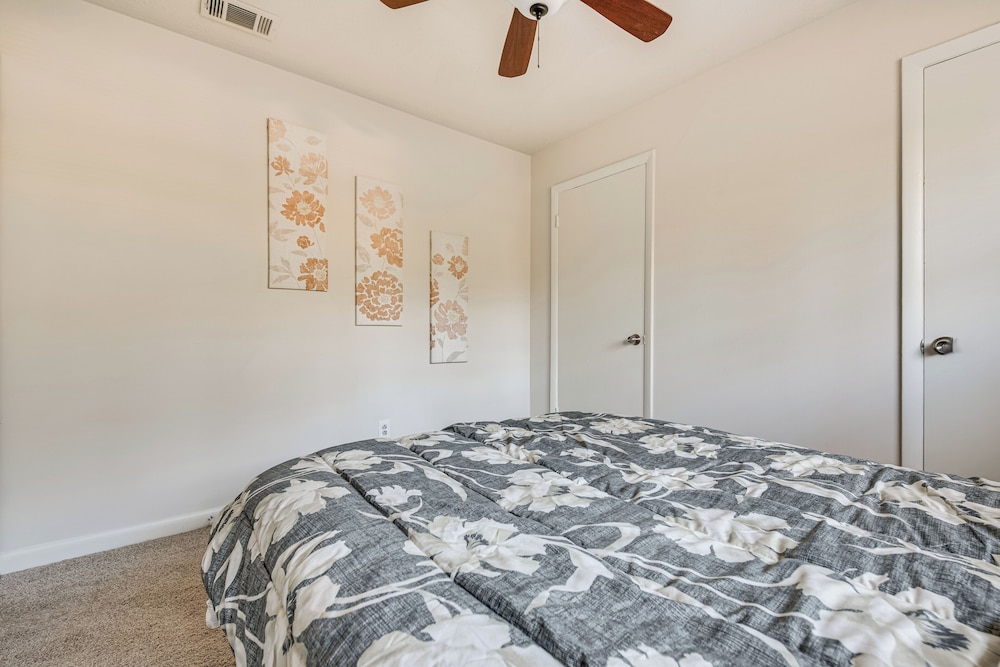 18 Mi to Downtown Atlanta: Quiet Home w/ Fire Pit
