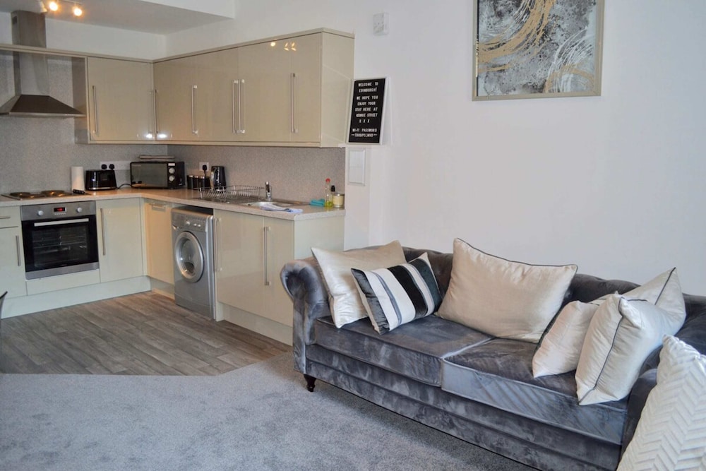 Spacious 3 Bedroom Flat in the City Centre