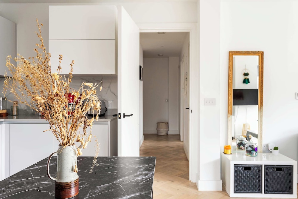 Cosy 2-bed Flat in Vibrant Acton!