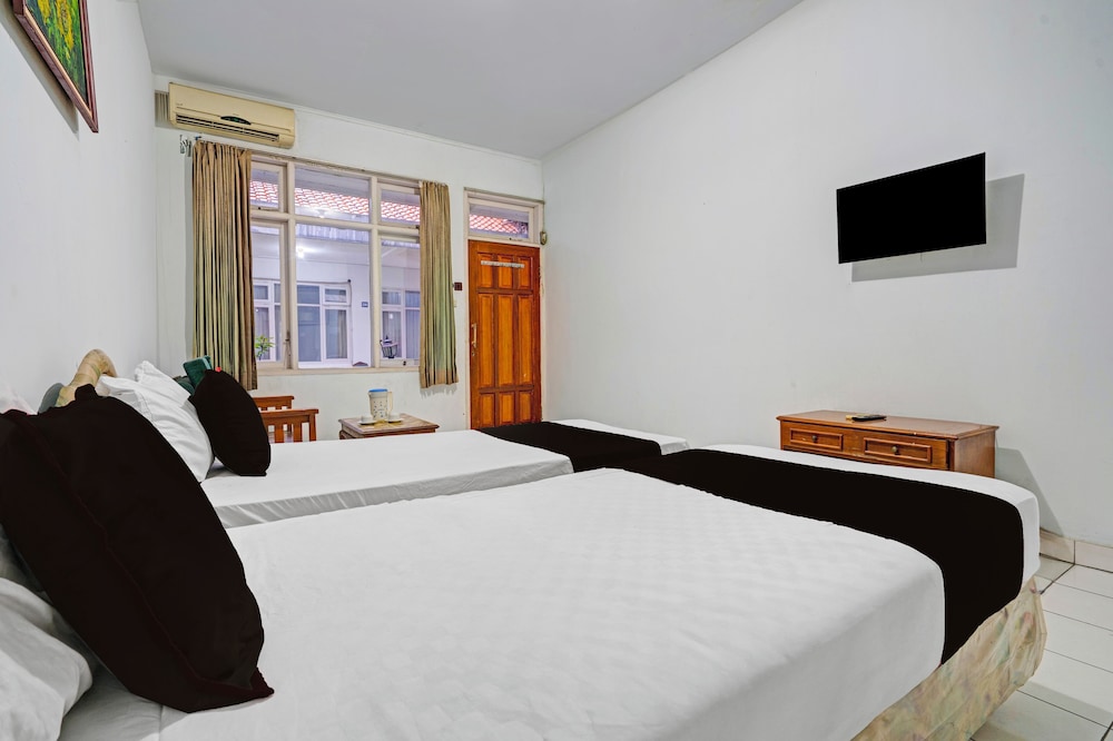 OYO 94802 Hotel Prima
