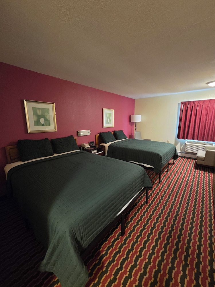 Chesaning Inn & Suites