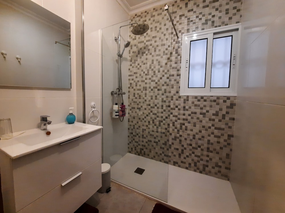 Comfortable 3-bed House, Bungalow