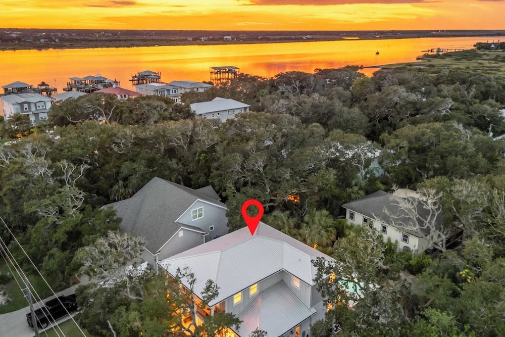 Serenity at Surfside by Avantstay Pool, Porches, Fire Pit & Arcade Near Vilano Beach