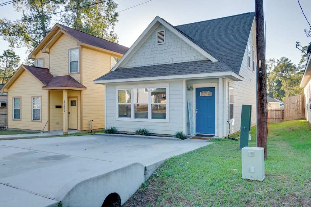 2 Mi to Lake Conroe Access: Home w/ Pool Table!