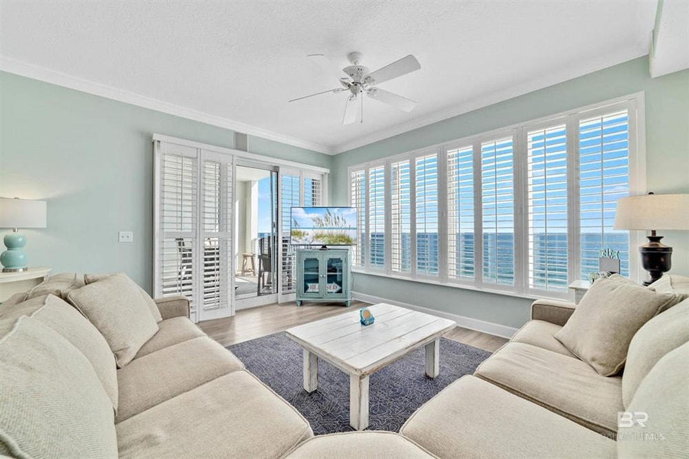 Regency Isle 1102 3 3 2 Covered Parking Spots Penthouse