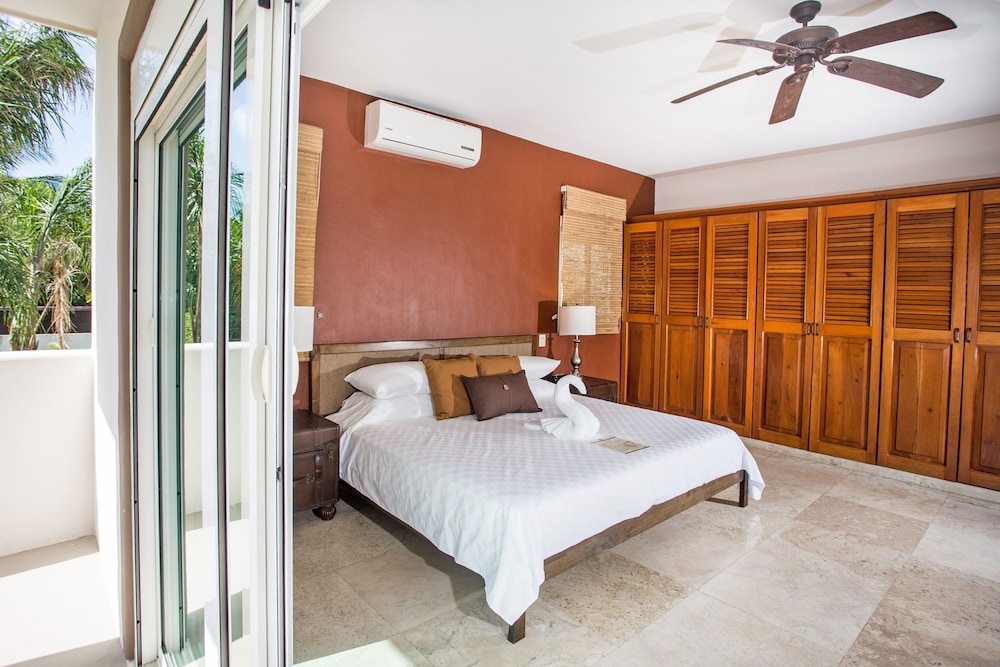 Villa Izcalli by PRP view 2