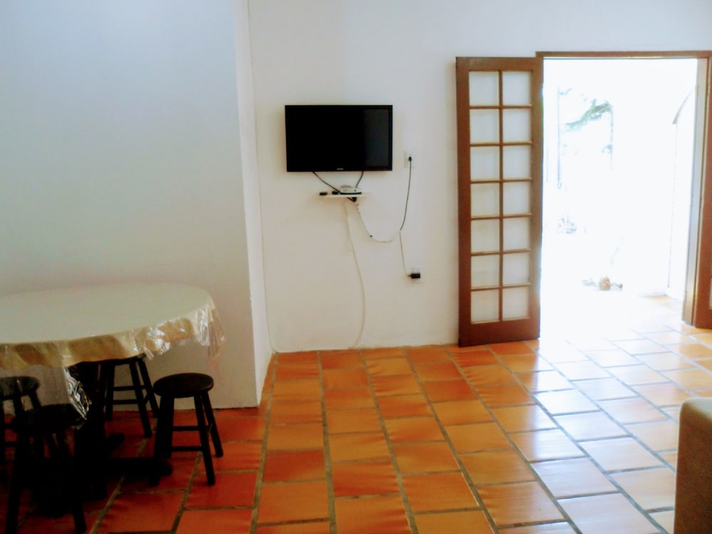 Ingleses Residence
