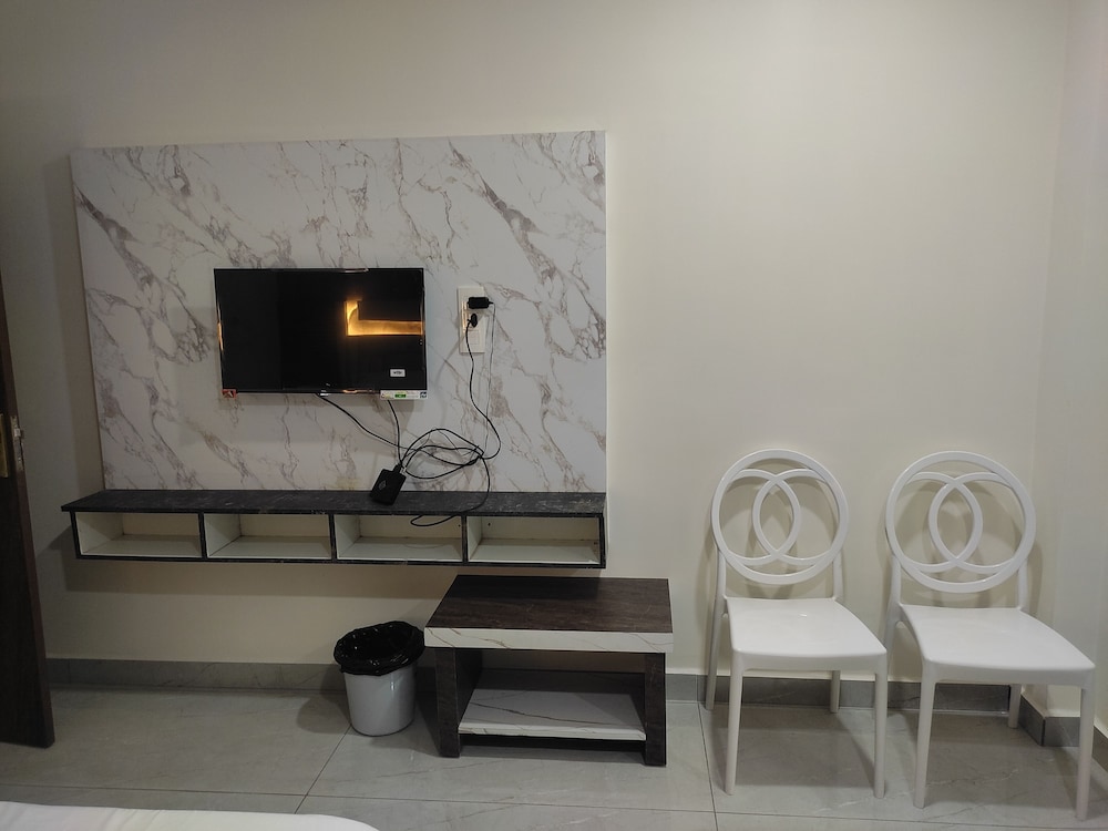 Hotel NVR Grand