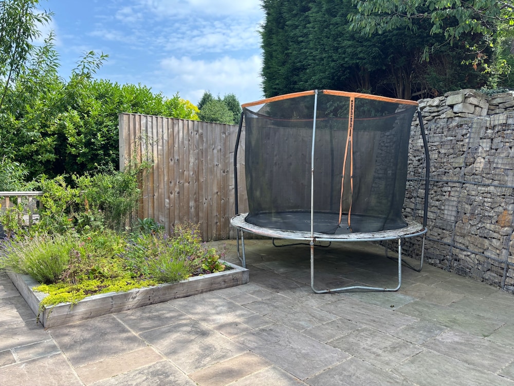 12 Guests - Hot Tub - Free Parking in Huddersfield