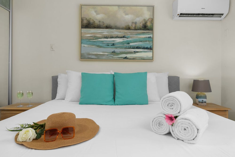 Central 4br3ba Villa w Ocean Views Private Pool