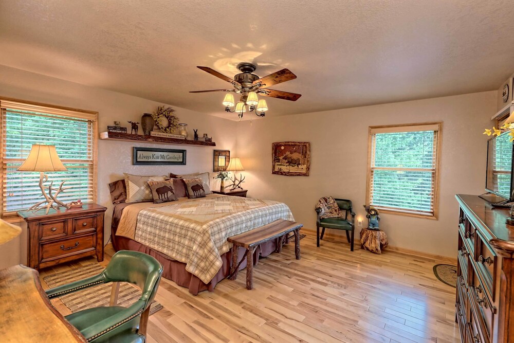 Spacious 'eagle's View' Luxury Cabin w/ Views view 3