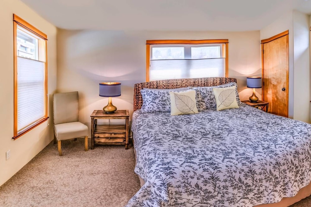 Ashland Vacations - The Pioneer Craftsman House - Closest to Osf - Property Image 19