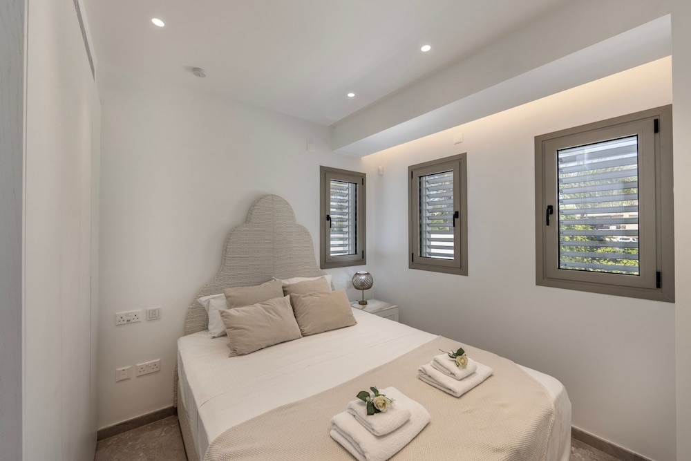 Protaras Beachfront Villla Mimosa