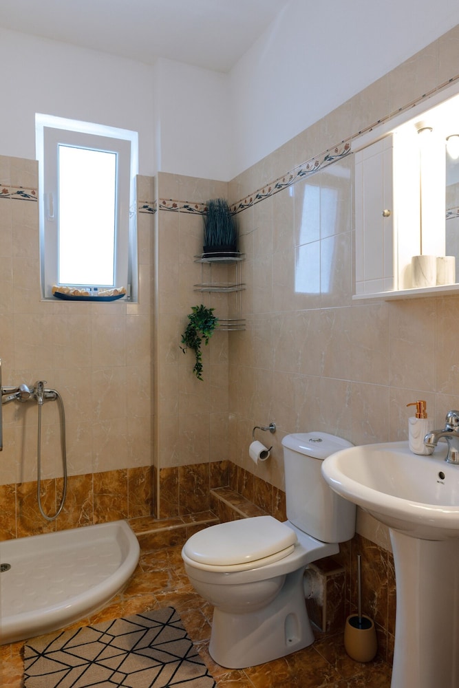 La Hacienda Cozy Home