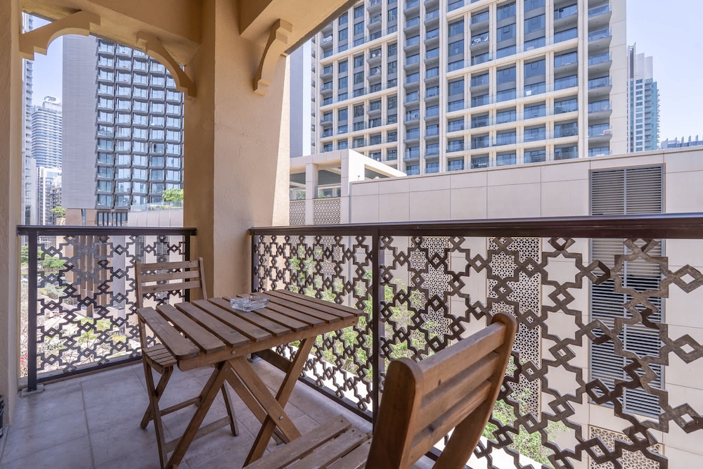 Magnificent 1 BR Apt Situated on a Prime Location