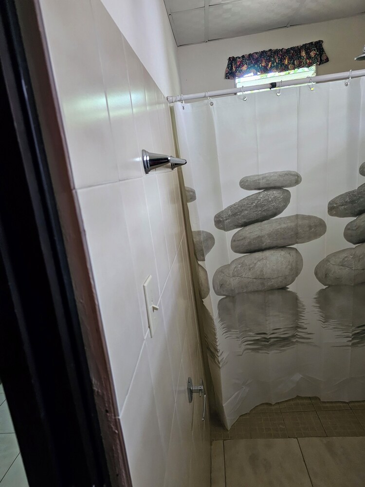 Cuartos independientes con baño privado