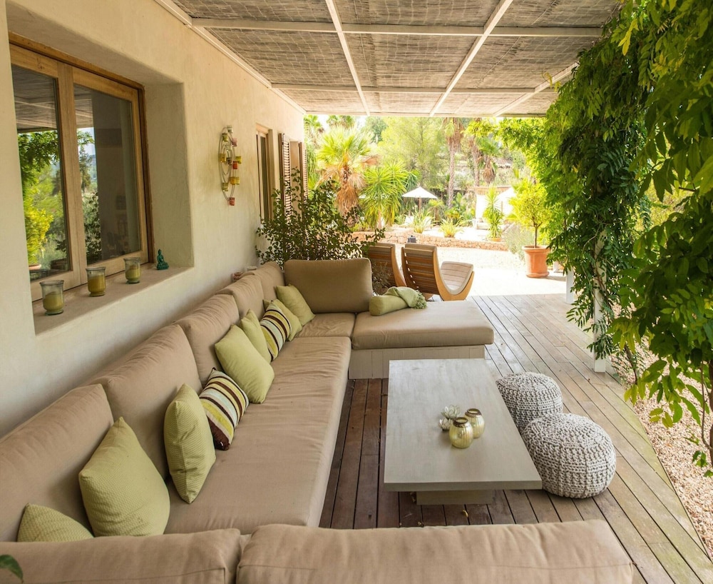 Holiday Home With Wooden-beamed Patio