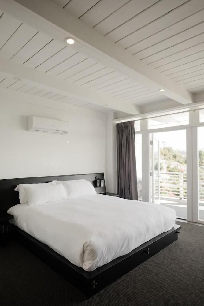Hollywood Hills Hotel