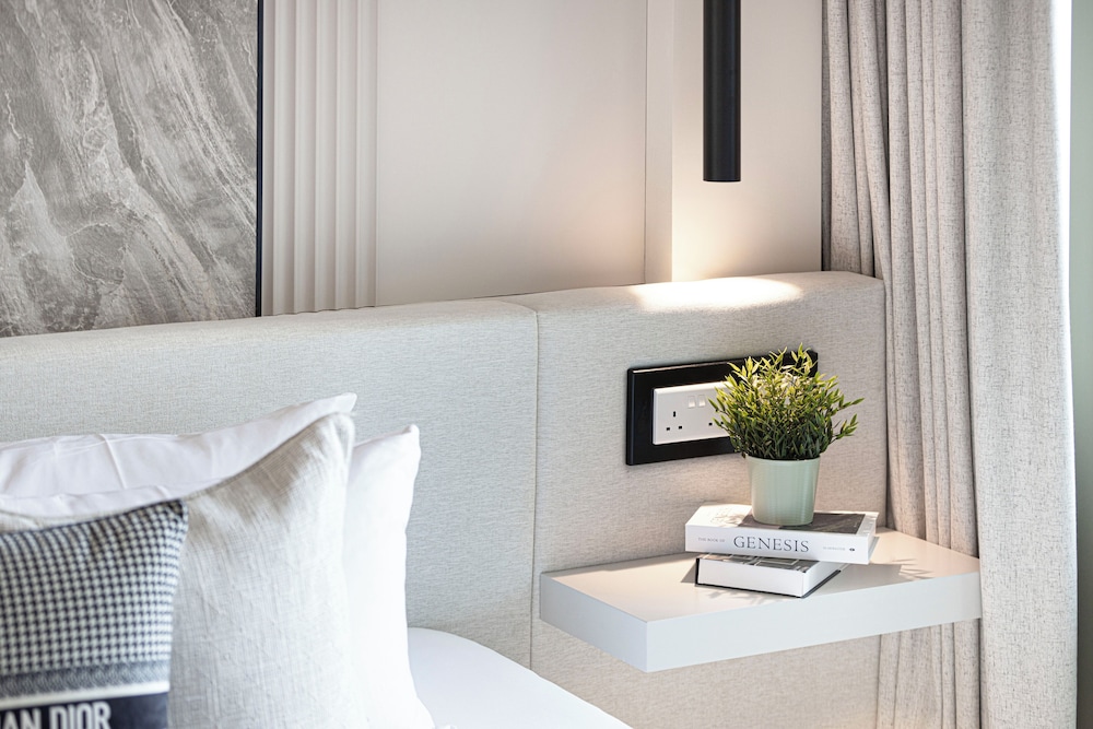 DVH Luxe Retreat 4BR Burj View Apartment