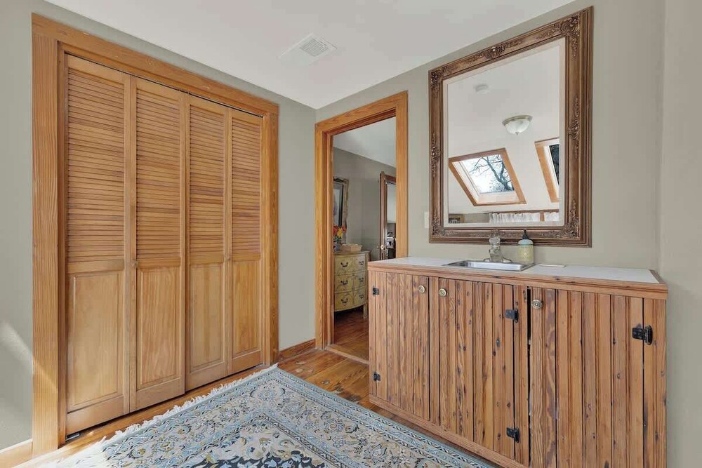 Gillespie House-2 Suites-walk to Main St!