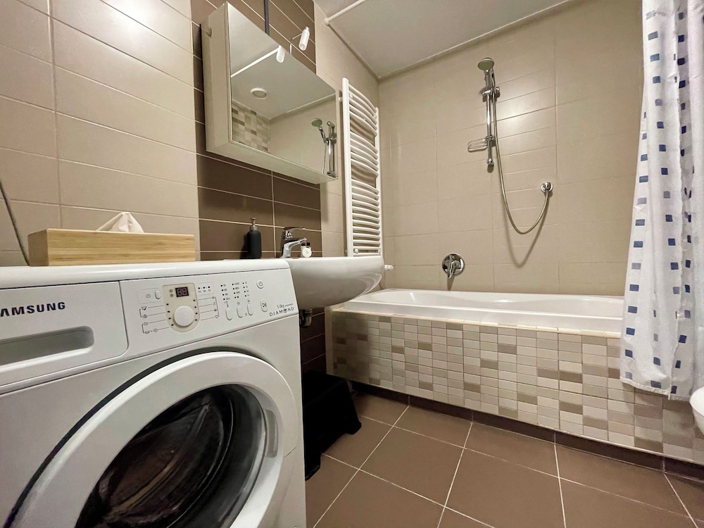 Smart Carrara Apartments