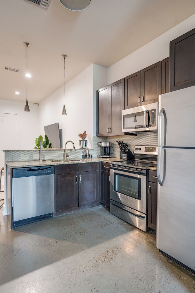 Lofts At 30th - Urban Lodge - Mins to Broadway!