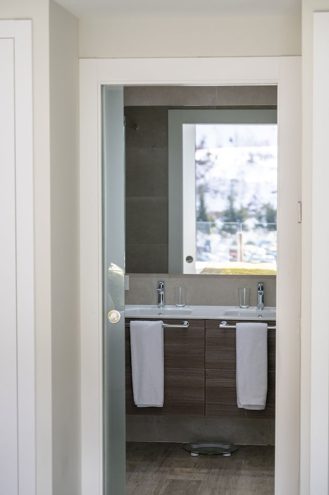 THE MIRROR & SPA by Elegant Residences