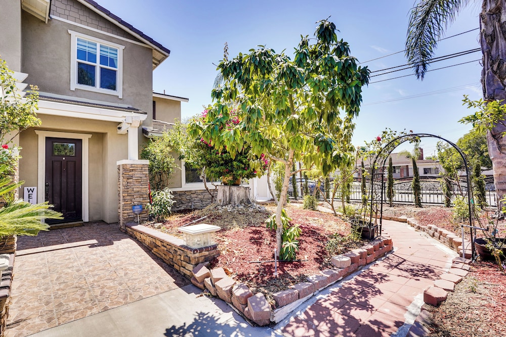 3 Mi to Disneyland: Home w/ Hot Tub + Game Room