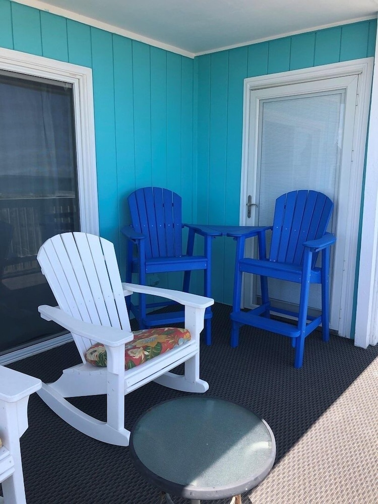 Drop Anchor - 1b 2 Bedroom Home by RedAwning - Property Image 3