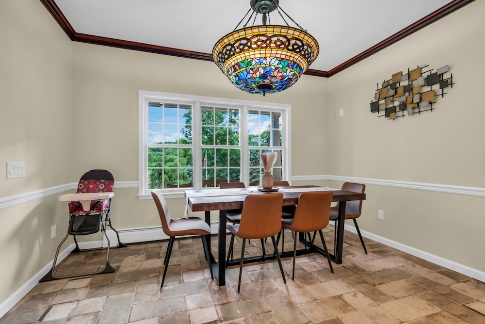 Cozy Family Retreat With Great Views and Game Room