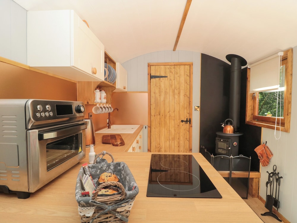 The Foxes Den Shepherds Hut