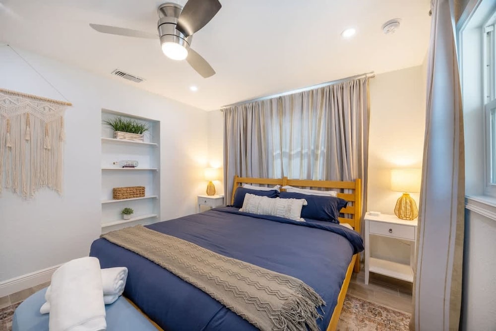 Fun Family-friendly Largo Home Heated Pool