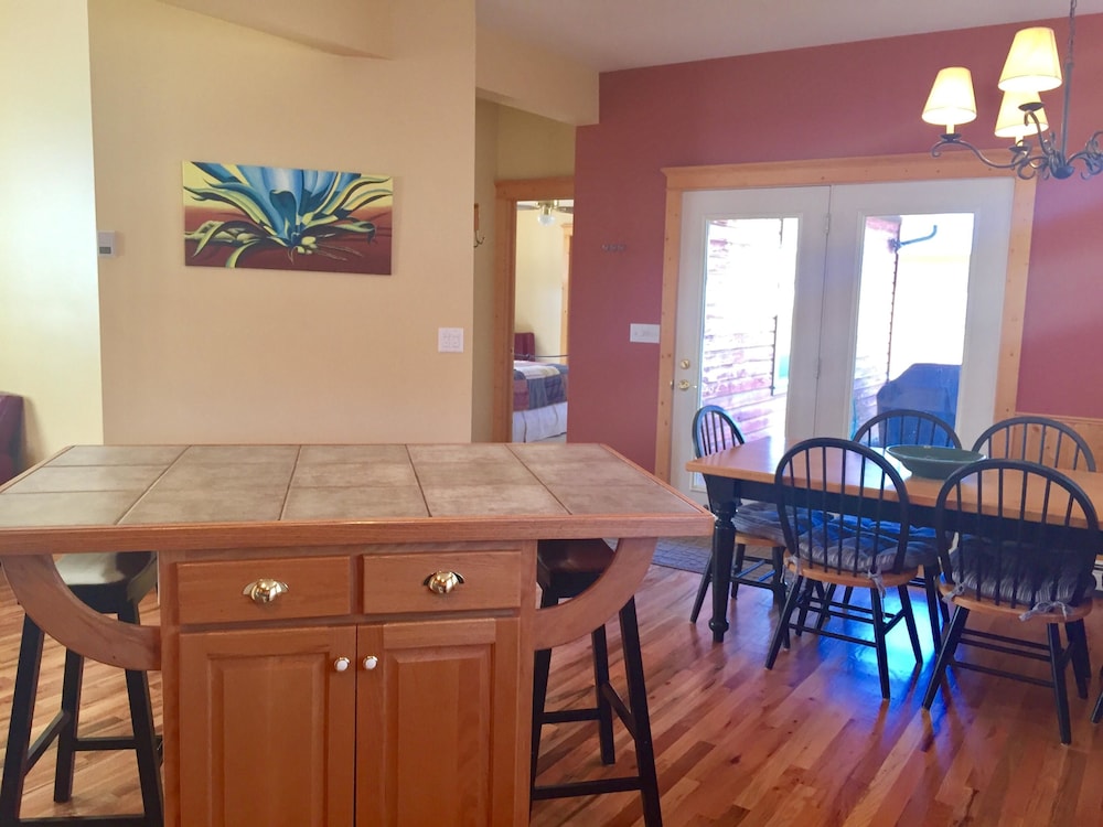 Mountain Modern 4 Bedroom Holiday Home By Pinon Vacation Rentals