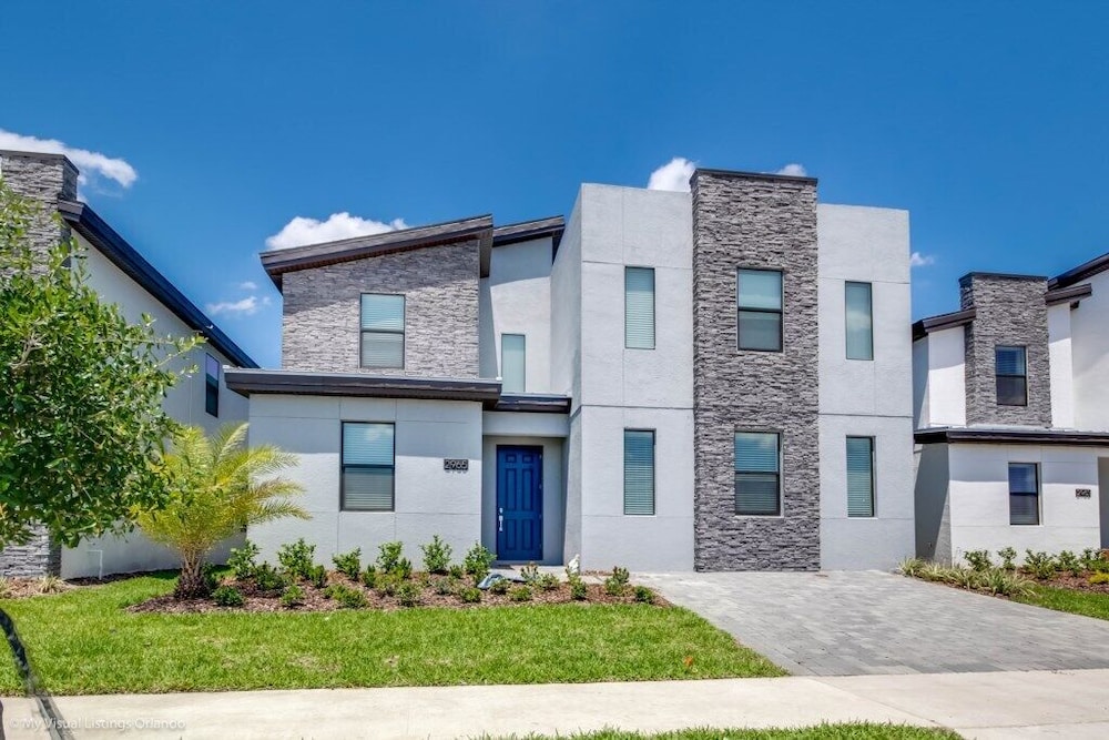 Lake View Tropical Movie Room, Game Room! 8 Bedroom Home by RedAwning