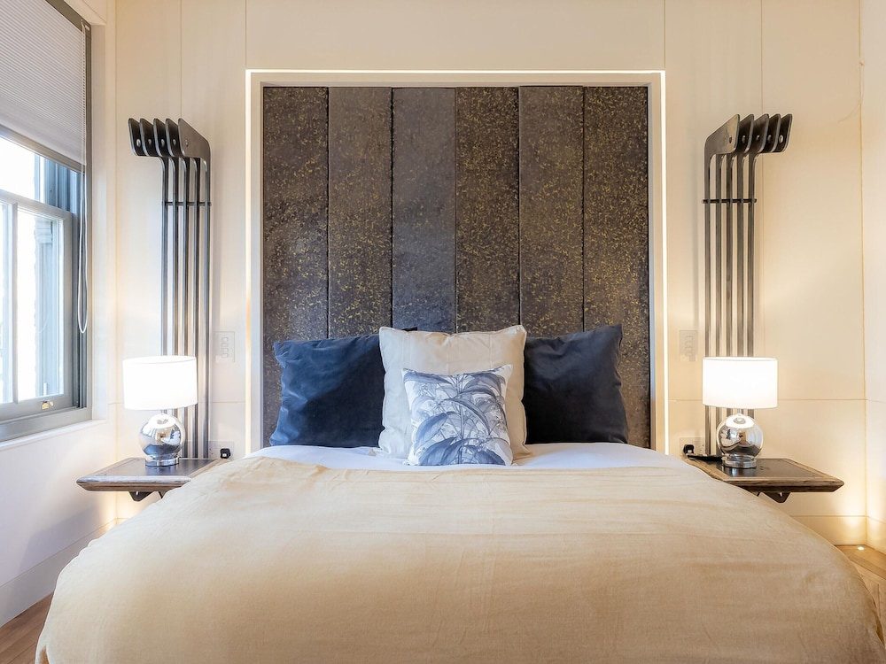Discover The Underworld Five Bedroom by Belvilla