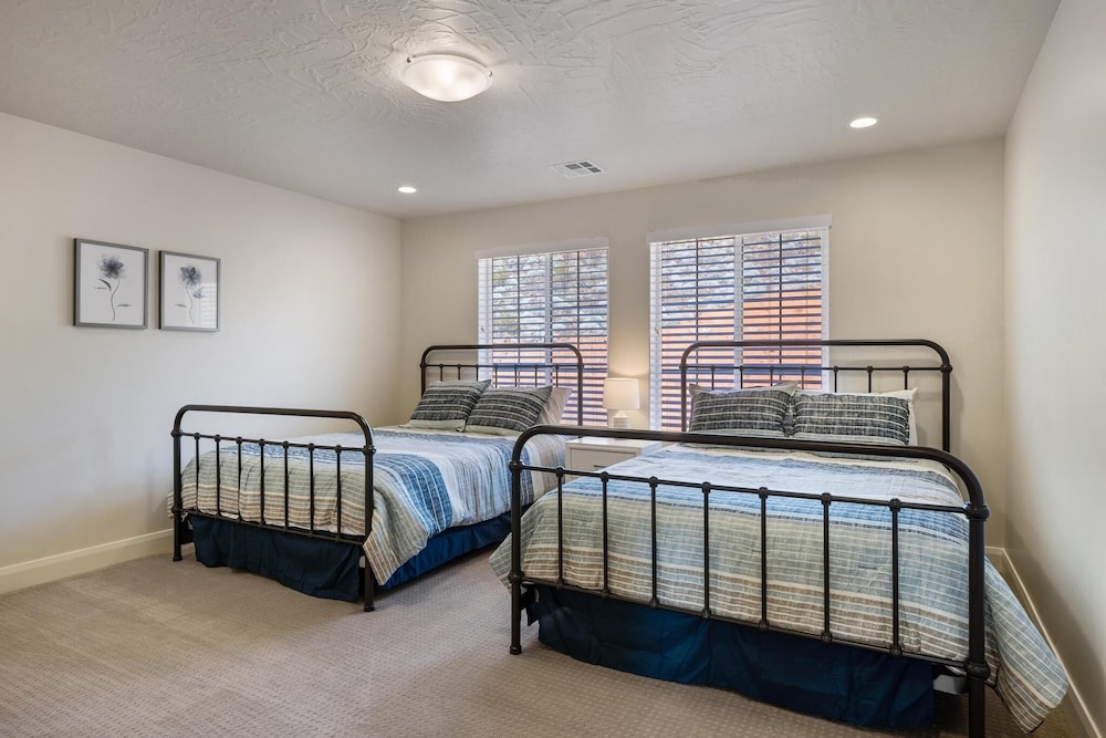 Holiday Hideaway 5 Bedroom Townhouse